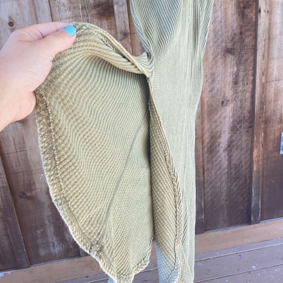 Elegant Olive Green Sleeveless Dress - Picture 4 of 11